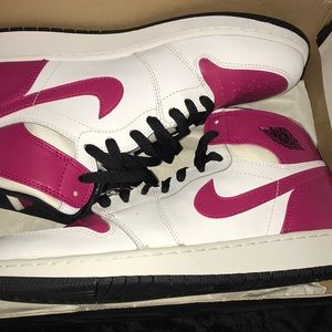 Jordan 1 retro fuchsia
